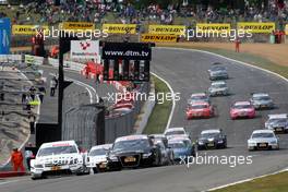 06.09.2009 Fawkham, England,  Paul di Resta (GBR), Team HWA AMG Mercedes, AMG Mercedes C-Klasse, Timo Scheider (GER), Audi Sport Team Abt, Audi A4 DTM - DTM 2009 at Brands Hatch, England