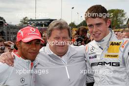 06.09.2009 Fawkham, England,  Lewis Hamilton (GBR), McLaren Mercedes, Norbert Haug (GER), Mercedes, Motorsport chief,  Paul di Resta (GBR), Team HWA AMG Mercedes, AMG Mercedes C-Klasse, on the grid - DTM 2009 at Brands Hatch, England