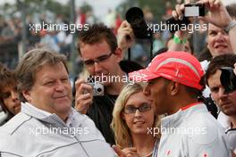 06.09.2009 Fawkham, England,  Norbert Haug (GER), Mercedes, Motorsport chief, Lewis Hamilton (GBR), McLaren Mercedes, on the grid - DTM 2009 at Brands Hatch, England