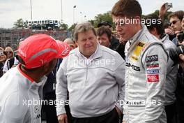 06.09.2009 Fawkham, England,  Lewis Hamilton (GBR), McLaren Mercedes,Norbert Haug (GER), Mercedes, Motorsport chief,  Paul di Resta (GBR), Team HWA AMG Mercedes, AMG Mercedes C-Klasse, on the grid - DTM 2009 at Brands Hatch, England