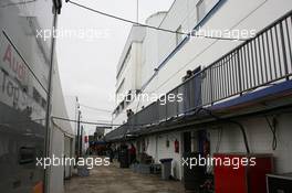 10.10.2009 Dijon, France,  Old and narrow pitbuilding - DTM 2009 at Circuit Dijon Prenois, Dijon, France