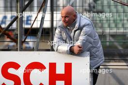 24.10.2009 Hockenheim, Germany,  Right opposite of the garagebox of Timo Scheider (GER), Audi Sport Team Abt, Audi A4 DTM Mercedes Benz placed a spotter on the pitwall. Every move and change being made by the Audi team is reported directly to the Mercedes Benz personell at once! - DTM 2009 at Hockenheimring, Hockenheim, Germany