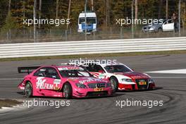 25.10.2009 Hockenheim, Germany,  Susie Stoddart (GBR), Persson Motorsport, AMG Mercedes C-Klasse overtaking Tom Kristensen (DNK), Audi Sport Team Abt, Audi A4 DTM - DTM 2009 at Hockenheimring, Hockenheim, Germany