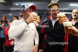 25.10.2009 Hockenheim, Germany,  Tom Kristensen (DNK), Audi Sport Team Abt, Audi A4 DTM drinking a after race beer. - DTM 2009 at Hockenheimring, Hockenheim, Germany