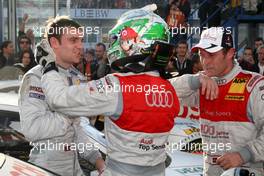 25.10.2009 Hockenheim, Germany,  (middle) Timo Scheider (GER), Audi Sport Team Abt, Audi A4 DTM receiving congratulations from (left) Jamie Green (GBR), Persson Motorsport, AMG Mercedes C-Klasse - DTM 2009 at Hockenheimring, Hockenheim, Germany