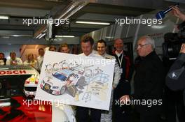 25.10.2009 Hockenheim, Germany,  Present for Tom Kristensen (DEN), Audi Sport Team Abt Sportsline, Audi A4 DTM from Hans Werner Aufrecht (GER), Owner of HWA Mercedes and Chairman of the ITR - DTM 2009 at Hockenheimring, Hockenheim, Germany
