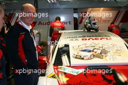 25.10.2009 Hockenheim, Germany,  Dr. Wolfgang Ullrich (GER), Audi's Head of Sport looking at the cartoon that was presented to Tom Kristensen (DNK), Audi Sport Team Abt, Audi A4 DTM by all Mercedes drivers - DTM 2009 at Hockenheimring, Hockenheim, Germany