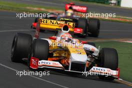 27.03.2009 Melbourne, Australia,  Nelson Piquet Jr (BRA), Renault F1 Team, R29 leads Lewis Hamilton (GBR), McLaren Mercedes - Formula 1 World Championship, Rd 1, Australian Grand Prix, Friday Practice