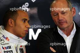 27.03.2009 Melbourne, Australia,  Lewis Hamilton (GBR), McLaren Mercedes, Ron Dennis (GBR) McLaren Executive Chairman - Formula 1 World Championship, Rd 1, Australian Grand Prix, Friday Practice