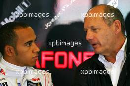 27.03.2009 Melbourne, Australia,  Lewis Hamilton (GBR), McLaren Mercedes and Ron Dennis (GBR), McLaren, Team Principal, Chairman - Formula 1 World Championship, Rd 1, Australian Grand Prix, Friday Practice