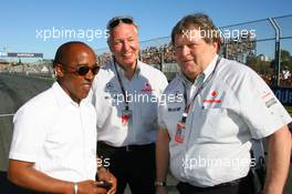 29.03.2009 Melbourne, Australia,  Anthony Hamilton (GBR), Father of Lewis Hamilton and Norbert Haug (GER), Mercedes, Motorsport chief - Formula 1 World Championship, Rd 1, Australian Grand Prix, Sunday Pre-Race Grid