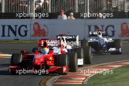 29.03.2009 Melbourne, Australia,  Lewis Hamilton (GBR), McLaren Mercedes, MP4-24 leads Robert Kubica (POL), BMW Sauber F1 Team, F1.09 - Formula 1 World Championship, Rd 1, Australian Grand Prix, Sunday Race