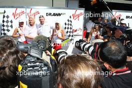 28.03.2009 Melbourne, Australia,  Sir Richard Branson (GBR) CEO of the Virgin Group makes and announcement regarding the Virgin sponsorship deal with Brawn GP with Ross Brawn (GBR) Brawn Grand Prix Team Principal  - Formula 1 World Championship, Rd 1, Australian Grand Prix, Saturday