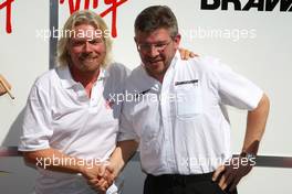 28.03.2009 Melbourne, Australia,  Sir Richard Branson (GBR) CEO of the Virgin Group makes and announcement regarding the Virgin sponsorship deal with Brawn GP with Ross Brawn (GBR) Brawn Grand Prix Team Principal - Formula 1 World Championship, Rd 1, Australian Grand Prix, Saturday