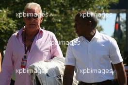 29.03.2009 Melbourne, Australia,  John Button (GBR), father of Jenson Button, Brawn GP with Anthony Hamilton (GBR), Father of Lewis Hamilton - Formula 1 World Championship, Rd 1, Australian Grand Prix, Sunday