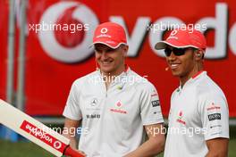 26.03.2009 Melbourne, Australia,  Heikki Kovalainen (FIN), McLaren Mercedes and Lewis Hamilton (GBR), McLaren Mercedes watching cricket - Formula 1 World Championship, Rd 1, Australian Grand Prix, Thursday