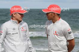 26.03.2009 Melbourne, Australia,  Heikki Kovalainen (FIN), McLaren Mercedes, Lewis Hamilton (GBR), McLaren Mercedes - Formula 1 World Championship, Rd 1, Australian Grand Prix, Thursday