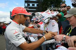 26.03.2009 Melbourne, Australia,  Lewis Hamilton (GBR), McLaren Mercedes signing autographs - Formula 1 World Championship, Rd 1, Australian Grand Prix, Thursday