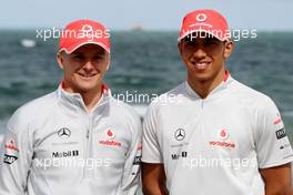 26.03.2009 Melbourne, Australia,  Heikki Kovalainen (FIN), McLaren Mercedes, Lewis Hamilton (GBR), McLaren Mercedes - Formula 1 World Championship, Rd 1, Australian Grand Prix, Thursday