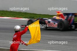 09.03.2009 Barcelona, Spain,  Yellow flag - Formula 1 Testing, Barcelona