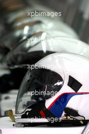 09.03.2009 Barcelona, Spain,  BMW Sauber F1 Team mecahnics helmet - Formula 1 Testing, Barcelona