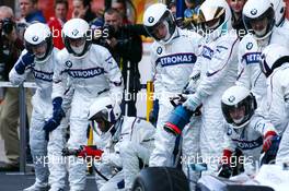 10.03.2009 Barcelona, Spain,  BMW Sauber F1 Team pits crew - Formula 1 Testing, Barcelona