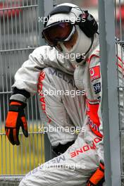 11.03.2009 Barcelona, Spain,  McLaren Mercedes mechanic - Formula 1 Testing, Barcelona