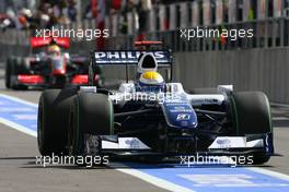 28.08.2009 Francorchamps, Belgium,  Nico Rosberg (GER), Williams F1 Team and Lewis Hamilton (GBR), McLaren Mercedes  - Formula 1 World Championship, Rd 12, Belgian Grand Prix, Friday Practice