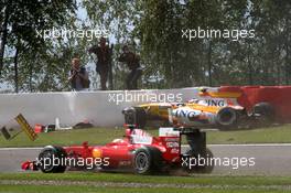 30.08.2009 Francorchamps, Belgium,  Romain Grosjean (FRA), Renault F1 Team, crash - Formula 1 World Championship, Rd 12, Belgian Grand Prix, Sunday Race