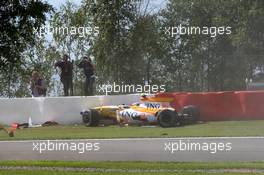 30.08.2009 Francorchamps, Belgium,  Romain Grosjean (FRA), Renault F1 Team, crash - Formula 1 World Championship, Rd 12, Belgian Grand Prix, Sunday Race