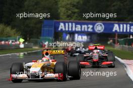 30.08.2009 Francorchamps, Belgium,  Fernando Alonso (ESP), Renault F1 Team, Heikki Kovalainen (FIN), McLaren Mercedes - Formula 1 World Championship, Rd 12, Belgian Grand Prix, Sunday Race