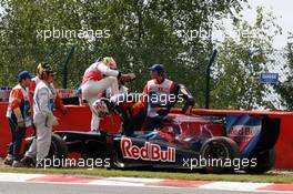 30.08.2009 Francorchamps, Belgium,  Lewis Hamilton (GBR), McLaren Mercedes, Jaime Alguersuari (ESP), Scuderia Toro Rosso- Formula 1 World Championship, Rd 12, Belgian Grand Prix, Sunday Race