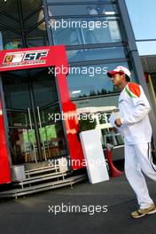 29.08.2009 Francorchamps, Belgium,  Giancarlo Fisichella (ITA), Force India F1 Team in front of the Ferrari motorhome  - Formula 1 World Championship, Rd 12, Belgian Grand Prix, Saturday
