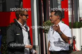 30.08.2009 Francorchamps, Belgium,  Jenson Button (GBR), BrawnGP talks to Dr. Mario Theissen (GER), BMW Sauber F1 Team, BMW Motorsport Director - Formula 1 World Championship, Rd 12, Belgian Grand Prix, Sunday
