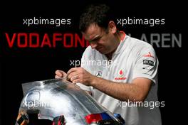 27.08.2009 Francorchamps, Belgium,  McLaren Mercedes mechanic - Formula 1 World Championship, Rd 12, Belgian Grand Prix, Thursday