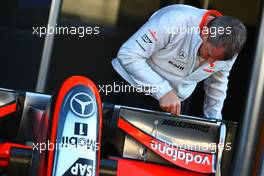 27.08.2009 Francorchamps, Belgium,  McLaren Mercedes Team member working on a front wing - Formula 1 World Championship, Rd 12, Belgian Grand Prix, Thursday
