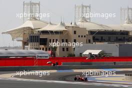 24.04.2009 Manama, Bahrain,  Kimi Raikkonen (FIN), Räikkönen, Scuderia Ferrari, F60, atmosphere - Formula 1 World Championship, Rd 4, Bahrain Grand Prix, Friday Practice