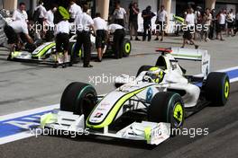 24.04.2009 Manama, Bahrain,  Jenson Button (GBR), Brawn GP, BGP001, BGP 001- Formula 1 World Championship, Rd 4, Bahrain Grand Prix, Friday Practice