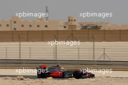 24.04.2009 Manama, Bahrain,  Lewis Hamilton (GBR), McLaren Mercedes, MP4-24 - Formula 1 World Championship, Rd 4, Bahrain Grand Prix, Friday Practice