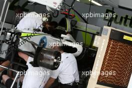 24.04.2009 Manama, Bahrain,  Large fans/air cooling in the Brawn GP garage - Formula 1 World Championship, Rd 4, Bahrain Grand Prix, Friday Practice