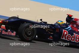 24.04.2009 Manama, Bahrain,  Sebastian Bourdais (FRA), Scuderia Toro Rosso, STR4, STR04, STR-04 - Formula 1 World Championship, Rd 4, Bahrain Grand Prix, Friday Practice