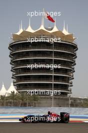 24.04.2009 Manama, Bahrain,  Sébastien Buemi (SUI), Scuderia Toro Rosso, STR4, STR04, STR-04 - Formula 1 World Championship, Rd 4, Bahrain Grand Prix, Friday Practice