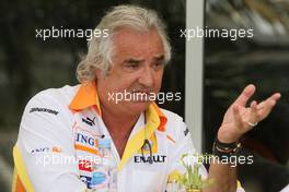 24.04.2009 Manama, Bahrain,  Flavio Briatore (ITA), Renault F1 Team, Team Chief, Managing Director  - Formula 1 World Championship, Rd 4, Bahrain Grand Prix, Friday