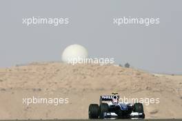 24.04.2009 Manama, Bahrain,  Kazuki Nakajima (JPN), Williams F1 Team   - Formula 1 World Championship, Rd 4, Bahrain Grand Prix, Friday Practice