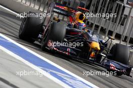 24.04.2009 Manama, Bahrain,  Mark Webber (AUS), Red Bull Racing - Formula 1 World Championship, Rd 4, Bahrain Grand Prix, Friday Practice