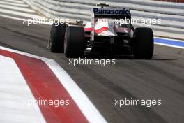 24.04.2009 Manama, Bahrain,  Timo Glock (GER), Toyota F1 Team, TF109 - Formula 1 World Championship, Rd 4, Bahrain Grand Prix, Friday Practice