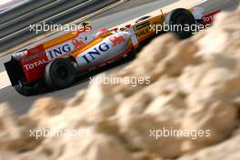 24.04.2009 Manama, Bahrain,  Nelson Piquet Jr (BRA), Renault F1 Team  - Formula 1 World Championship, Rd 4, Bahrain Grand Prix, Friday Practice