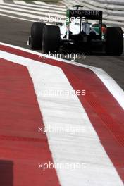 24.04.2009 Manama, Bahrain,  Giancarlo Fisichella (ITA), Force India F1 Team, VJM-02, VJM02, VJM 02- Formula 1 World Championship, Rd 4, Bahrain Grand Prix, Friday Practice