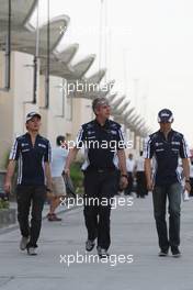 24.04.2009 Manama, Bahrain,  Nico Rosberg (GER), Williams F1 Team, Kazuki Nakajima (JPN), Williams F1 Team - Formula 1 World Championship, Rd 4, Bahrain Grand Prix, Friday
