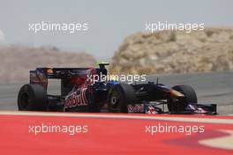 24.04.2009 Manama, Bahrain,  Sébastien Buemi (SUI), Scuderia Toro Rosso, STR4, STR04, STR-04 - Formula 1 World Championship, Rd 4, Bahrain Grand Prix, Friday Practice